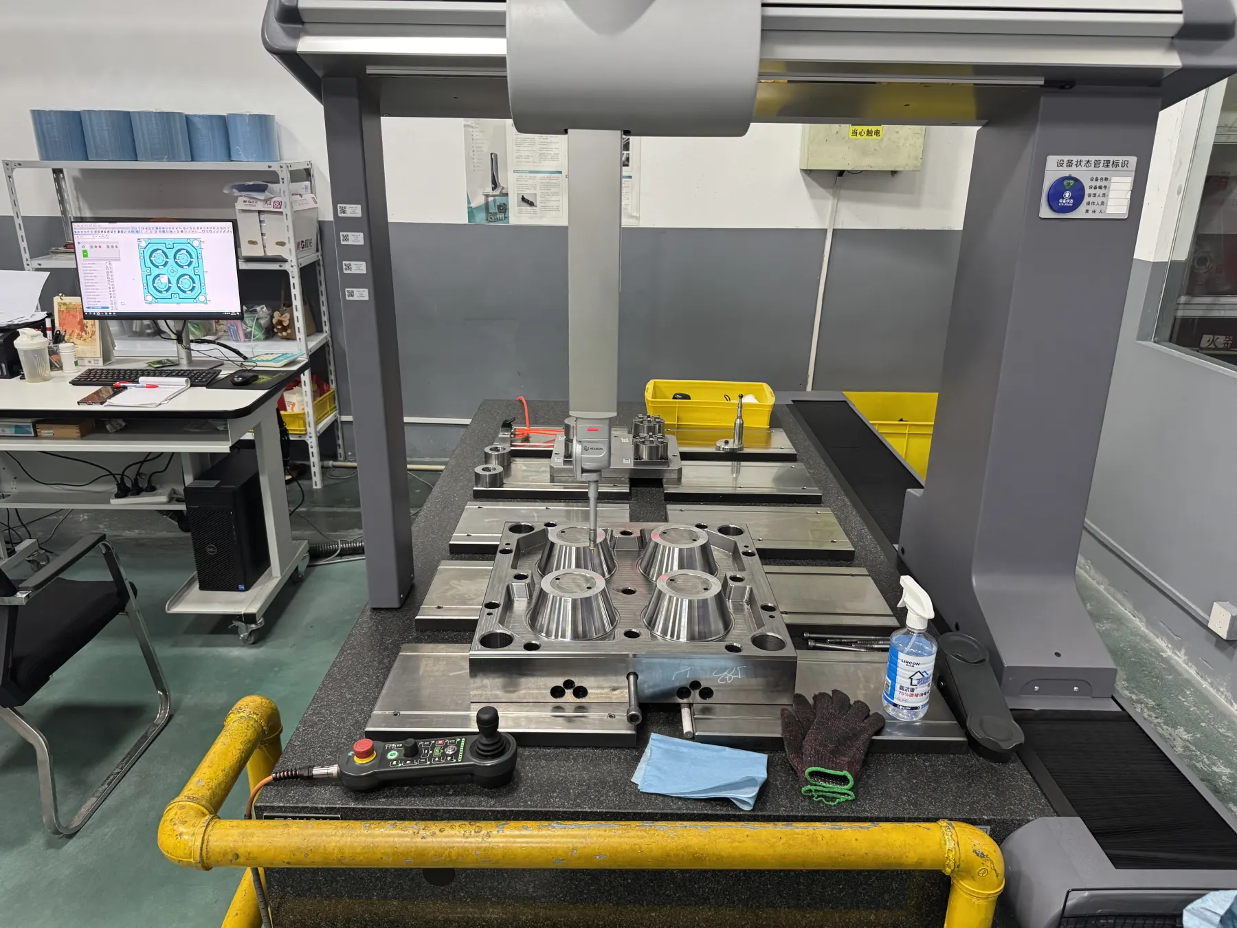Hengqi CMM inspection room with a mould component under probe